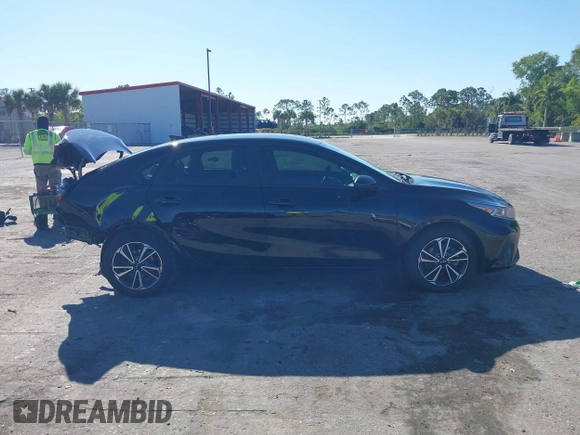 2023 Kia Forte LXS z VIN 3KPF24AD5PE554908, wystawiony jako IAAI lot #41781608 z przebiegiem 84 666 mil mil oraz . Historia ofert i sprzedaży dostępna na DreamBid. Obrazek 14.