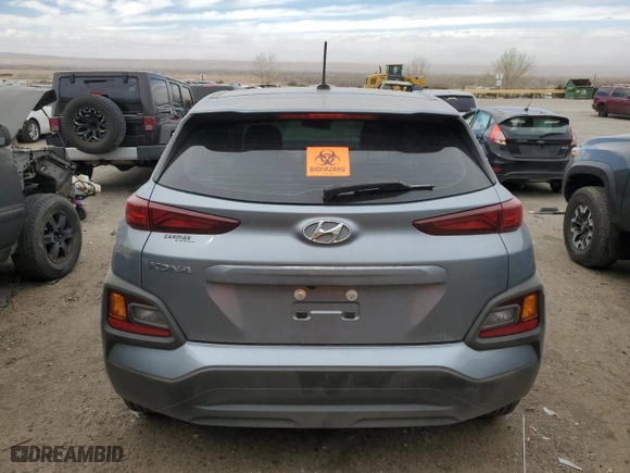 2020 Hyundai Kona SE with VIN KM8K12AAXLU501821, listed as a Copart auction lot 47830955 with 43,142 mi miles and Salvage Title. Bid and sale history available at carsss.com. Image 6.