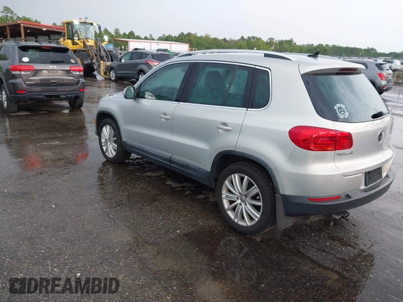 2013 Volkswagen Tiguan SE z VIN WVGAV7AX2DW532486, wystawiony jako IAAI lot #42813235 z przebiegiem 164 321 mil mil oraz . Historia ofert i sprzedaży dostępna na DreamBid. Obrazek 3.
