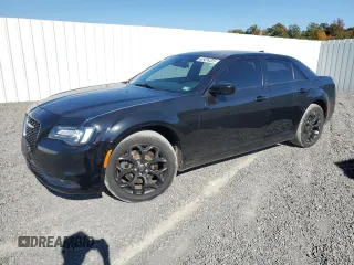 2019 Chrysler 300 S z VIN 2C3CCAGGXKH690811, wystawiony jako Copart lot #76242944 z przebiegiem 57 297 mil mil oraz Czysty tytuł • Clean title. Historia ofert i sprzedaży dostępna na DreamBid. Obrazek 1.