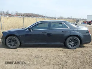 2014 Chrysler 300 z VIN 2C3CCAAG5EH160193, wystawiony jako IAAI lot #42010377 z przebiegiem 166 380 mil mil oraz . Historia ofert i sprzedaży dostępna na DreamBid. Obrazek 15.