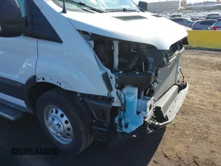 2023 Ford Transit z VIN 1FTYE2C84PKB90935, wystawiony jako IAAI lot #41649489 z przebiegiem 3 272 mil mil oraz . Historia ofert i sprzedaży dostępna na DreamBid. Obrazek 18.
