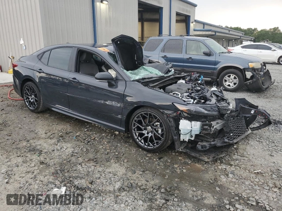 2025 Toyota Camry LE z VIN 4T1DAACK1SU542071, wystawiony jako Copart lot #54519935 z przebiegiem Nie podano mil oraz Nie do naprawy • Non repairable. Historia ofert i sprzedaży dostępna na DreamBid. Obrazek 4.
