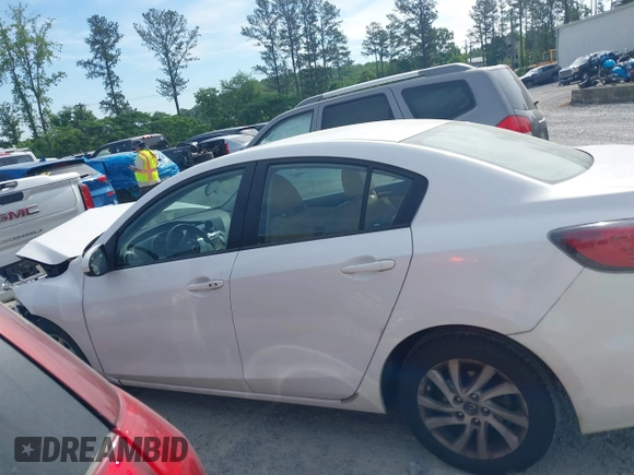 2013 Mazda 3 i Grand Touring z VIN JM1BL1W78D1816321, wystawiony jako IAAI lot #42225518 z przebiegiem 231 121 mil mil oraz . Historia ofert i sprzedaży dostępna na DreamBid. Obrazek 14.