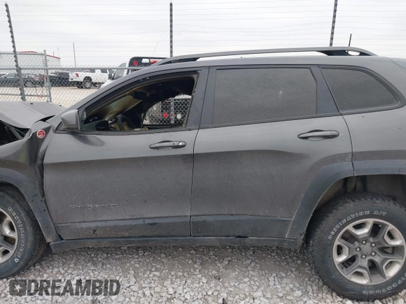 2019 Jeep Cherokee Trailhawk Elite with VIN 1C4PJMBX9KD329661, listed as a IAAI auction lot 41704933 with 1 mi miles. Bid and sale history available at carsss.com. Image 14.