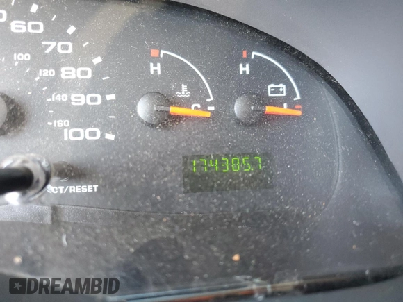 2006 Ford Econoline Passenger XL z VIN 1FBNE31L16DA53135, wystawiony jako Copart lot #45904875 z przebiegiem 174 385 mil mil oraz Szkoda całkowita • Salvage title. Historia ofert i sprzedaży dostępna na DreamBid. Obrazek 9.