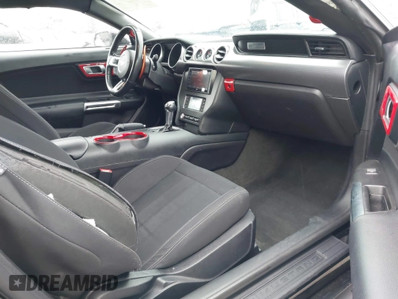 2018 Ford Mustang EcoBoost z VIN 1FA6P8TH3J5129088, wystawiony jako IAAI lot #41792548 z przebiegiem 55 991 mil mil oraz . Historia ofert i sprzedaży dostępna na DreamBid. Obrazek 5.