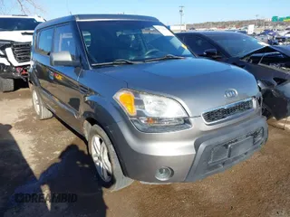 2010 Kia Soul + with VIN KNDJT2A24A7068737, listed as a IAAI auction lot 41733384 with 175,450 mi miles. Bid and sale history available at carsss.com. Image 1.