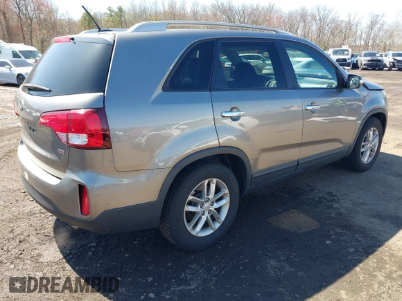 2015 Kia Sorento LX with VIN 5XYKT4A60FG606279, listed as a IAAI auction lot 41972303 with 123,033 mi miles. Bid and sale history available at carsss.com. Image 4.