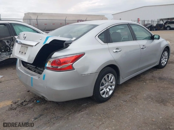 2015 Nissan Altima 2.5 S with VIN 1N4AL3AP4FC135410, listed as a IAAI auction lot 41703965 with 174,716 mi miles. Bid and sale history available at carsss.com. Image 4.