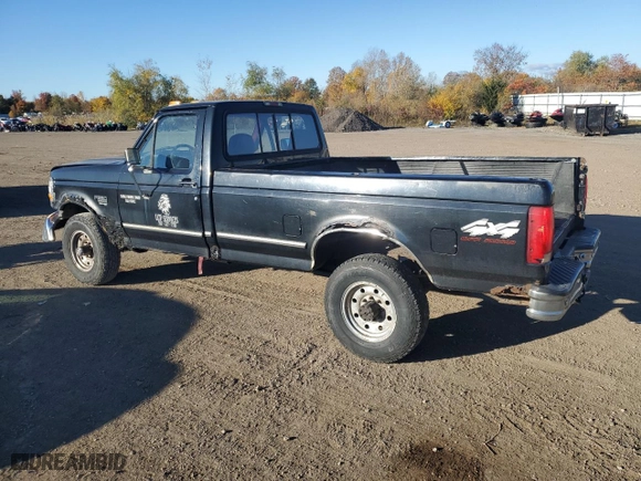 1996 Ford F-250 HD with VIN 1FTHF26F7TEA85788, listed as a Copart auction lot 77768114 with 383,611 mi miles and Salvage Title. Bid and sale history available at carsss.com. Image 2.