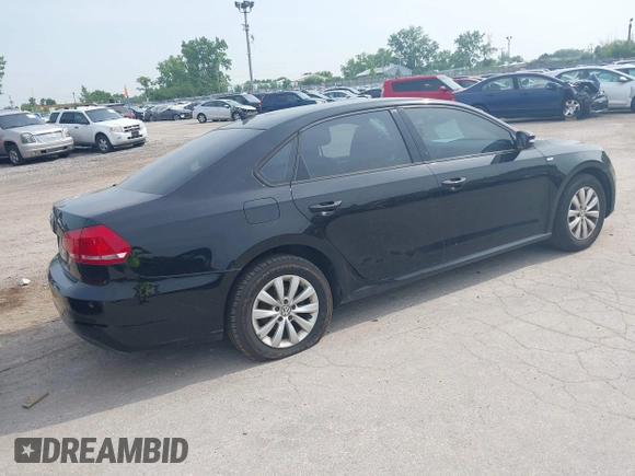 2015 Volkswagen Passat Limited Edition Edition z VIN 1VWAT7A37FC004161, wystawiony jako IAAI lot #42497971 z przebiegiem 176 812 mil mil oraz . Historia ofert i sprzedaży dostępna na DreamBid. Obrazek 4.