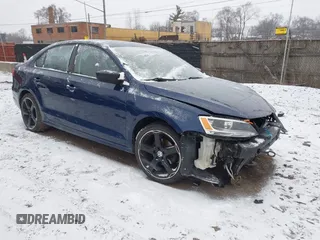 2014 Volkswagen Jetta S z VIN 3VW2K7AJXEM335027, wystawiony jako IAAI lot #41238282 z przebiegiem 157 568 mil mil oraz . Historia ofert i sprzedaży dostępna na DreamBid. Obrazek 1.