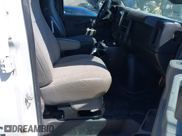 2016 GMC Savana Cargo with VIN 1GTW7AFF4G1182927, listed as a IAAI auction lot 42166124 with 338,197 mi miles. Bid and sale history available at carsss.com. Image 5.