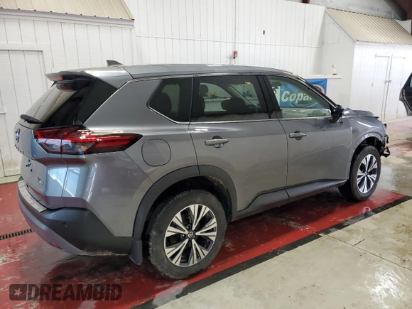 2021 Nissan Rogue SV z VIN 5N1AT3BB9MC826227, wystawiony jako Copart lot #56134655 z przebiegiem 24 994 mil mil oraz Szkoda całkowita • Salvage title. Historia ofert i sprzedaży dostępna na DreamBid. Obrazek 3.
