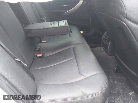 2015 BMW 3 Series 320i xDrive с VIN WBA3C3G55FNS73435, выставлен на аукционе IAAI как лот 42133912 с пробегом 111 663 миль миль и . История ставок и продаж доступна на DreamBid. Изображение 8.