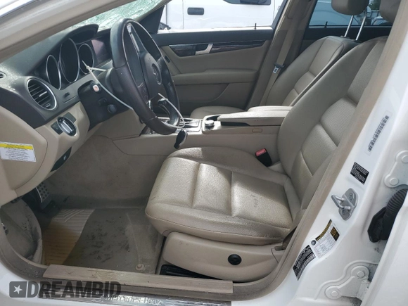 2014 Mercedes-Benz C 250 Sport with VIN WDDGF4HB4EG231661, listed as a Copart auction lot 59657335 with 83,731 mi miles and Salvage title. Bid and sale history available at DreamBid. Image 7.