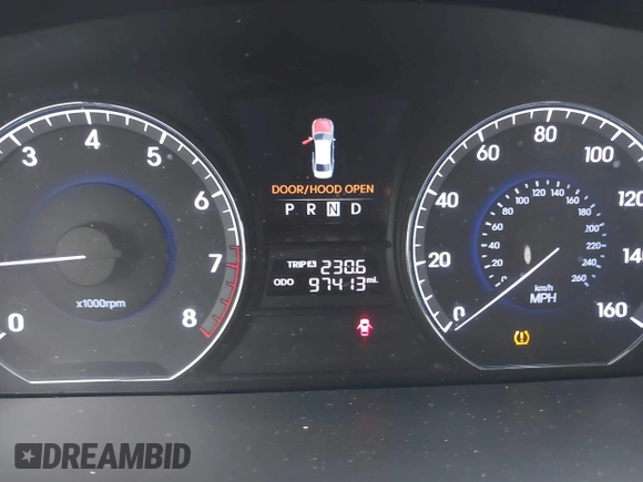 2013 Hyundai Equus Signature with VIN KMHGH4JH5DU062734, listed as a IAAI auction lot 42701207 with 97,413 mi miles and . Bid and sale history available at DreamBid. Image 7.