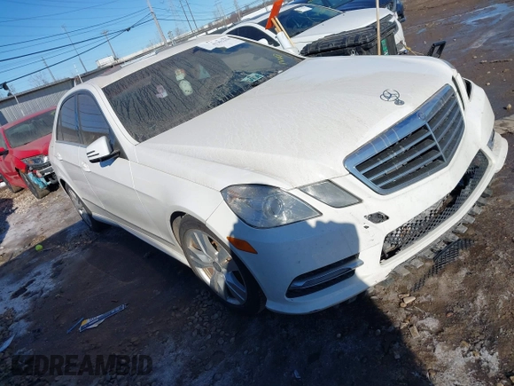 2013 Mercedes-Benz E 350 Luxury z VIN WDDHF5KB2DA740006, wystawiony jako IAAI lot #41391159 z przebiegiem 117 467 mil mil oraz . Historia ofert i sprzedaży dostępna na DreamBid. Obrazek 1.