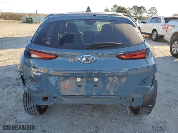 2022 Hyundai Kona SE with VIN KM8K22AB3NU763883, listed as a Copart auction lot 43555415 with 7,506 mi miles and Salvage Title. Bid and sale history available at carsss.com. Image 6.