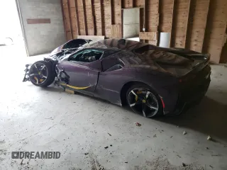 2023 Ferrari SF90 z VIN ZFF95NLA8P0299159, wystawiony jako Copart lot #52724044 z przebiegiem Nie podano mil oraz Szkody całkowita. Historia ofert i sprzedaży dostępna na DreamBid. Obrazek 2.