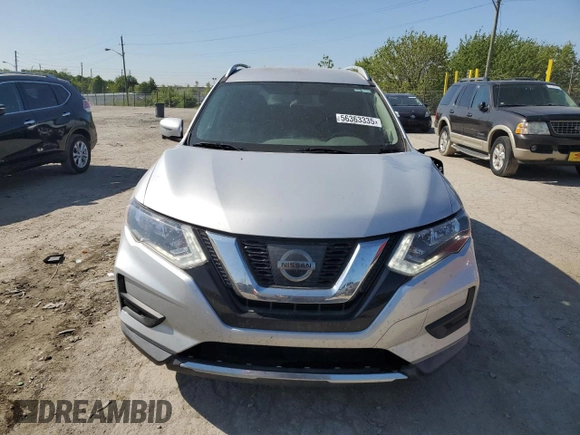 2017 Nissan Rogue SV z VIN KNMAT2MT0HP573690, wystawiony jako Copart lot #56363335 z przebiegiem 177 919 mil mil oraz Czysty tytuł • Clean title. Historia ofert i sprzedaży dostępna na DreamBid. Obrazek 5.