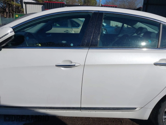 2015 Kia Cadenza Premium with VIN KNALN4D78F5180348, listed as a IAAI auction lot 41307129 with 61,924 mi miles. Bid and sale history available at carsss.com. Image 14.