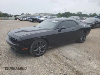 2019 Dodge Challenger SXT z VIN 2C3CDZAG6KH571125, wystawiony jako Copart lot #56541885 z przebiegiem 118 462 mil mil oraz Tytuł czysty. Historia ofert i sprzedaży dostępna na DreamBid. Obrazek 1.