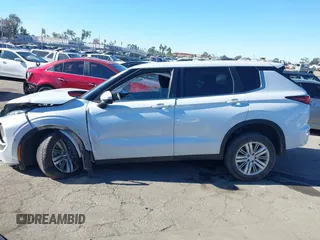 2023 Mitsubishi Outlander ES z VIN JA4J3TA86PZ015703, wystawiony jako IAAI lot #41041126 z przebiegiem 44 131 mil mil oraz . Historia ofert i sprzedaży dostępna na DreamBid. Obrazek 14.