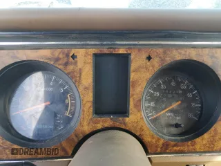 1987 Ford Bronco z VIN 1FMCU14T6HUC98971, wystawiony jako Copart lot #69262784 z przebiegiem 49 522 mil mil oraz Czysty tytuł • Clean title. Historia ofert i sprzedaży dostępna na DreamBid. Obrazek 9.
