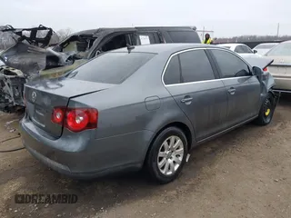 2008 Volkswagen Jetta SE with VIN 3VWRZ81K58M123374, listed as a IAAI auction lot 41787147 with 180,895 mi miles and . Bid and sale history available at DreamBid. Image 4.