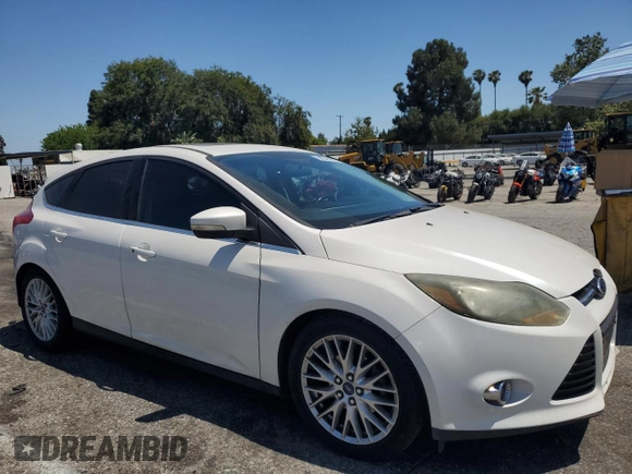 2014 Ford Focus Titanium with VIN 1FADP3N21EL264509, listed as a Copart auction lot 59544475 with 154,142 mi miles and Clean title. Bid and sale history available at DreamBid. Image 4.