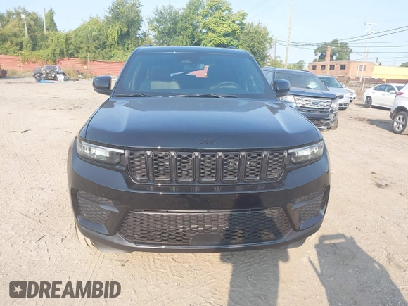 2024 Jeep Grand Cherokee Laredo z VIN 1C4RJHAG0RC235461, wystawiony jako IAAI lot #40354033 z przebiegiem 589 mil mil oraz . Historia ofert i sprzedaży dostępna na DreamBid. Obrazek 12.