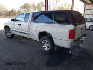 2005 Dodge Dakota SLT with VIN 1D7HE42K85S295098, listed as a IAAI auction lot 41902117 with 93,750 mi miles and . Bid and sale history available at carsss.com. Image 3.