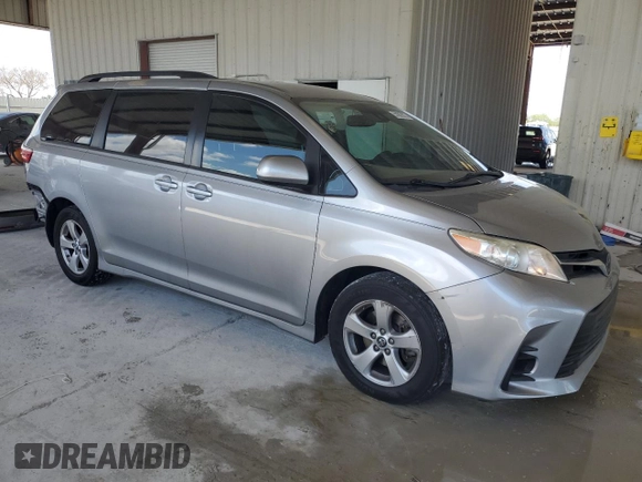 2018 Toyota Sienna LE Auto Access Seat with VIN 5TDKZ3DC5JS959834, listed as a Copart auction lot 51002875 with 113,144 mi miles and Salvage Title. Bid and sale history available at carsss.com. Image 4.
