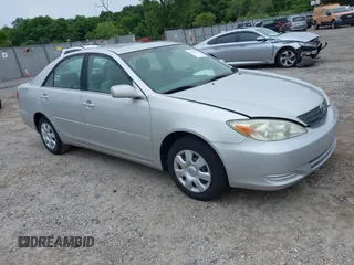 2004 Toyota Camry LE z VIN 4T1BE32K04U940691, wystawiony jako IAAI lot #42479919 z przebiegiem 103 035 mil mil oraz . Historia ofert i sprzedaży dostępna na DreamBid. Obrazek 1.
