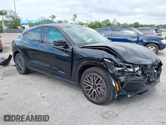 2024 Ford Mustang Mach-E Premium z VIN 3FMTK3R72RMA42779, wystawiony jako IAAI lot #42099121 z przebiegiem 1 791 mil mil oraz . Historia ofert i sprzedaży dostępna na DreamBid. Obrazek 1.