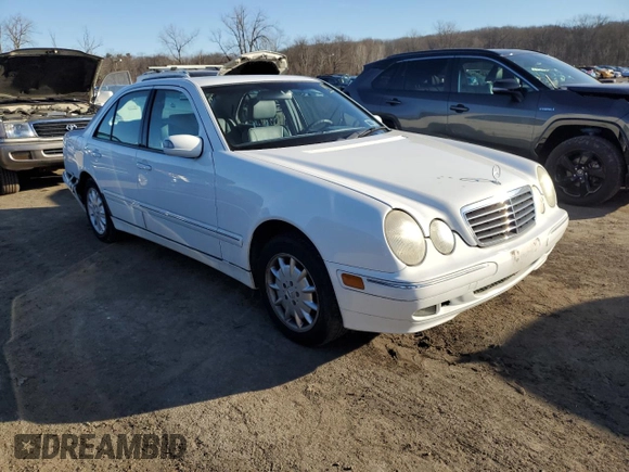 2000 Mercedes-Benz E-Class AWD with VIN WDBJF82G1YX028712, listed as a Copart auction lot 43983315 with 201,037 mi miles and Salvage Title. Bid and sale history available at carsss.com. Image 4.