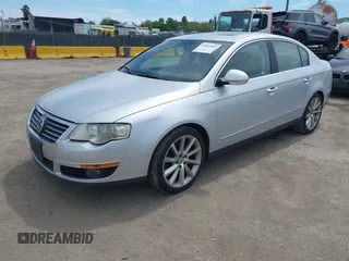 2008 Volkswagen Passat 3.6L V6 z VIN WVWCU73C08P047208, wystawiony jako IAAI lot #42022087 z przebiegiem 241 922 mil mil oraz . Historia ofert i sprzedaży dostępna na DreamBid. Obrazek 2.