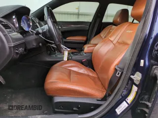 2013 Chrysler 300 SRT-8 z VIN 2C3CCAFJ4DH735421, wystawiony jako Copart lot #50936775 z przebiegiem 113 701 mil mil oraz Szkoda całkowita • Salvage title. Historia ofert i sprzedaży dostępna na DreamBid. Obrazek 7.