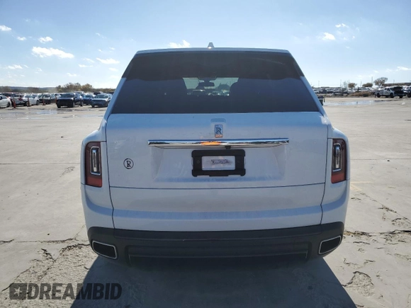 2021 Rolls-Royce Cullinan z VIN SLATV4C0XMU206479, wystawiony jako Copart lot #79633803 z przebiegiem 12 056 mil mil oraz Czysty tytuł • Clean title. Historia ofert i sprzedaży dostępna na DreamBid. Obrazek 6.