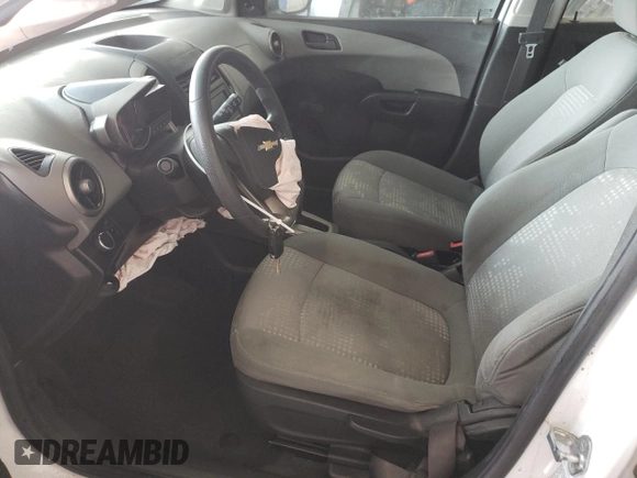 2016 Chevrolet Sonic LS z VIN 1G1JA6SH1G4174727, wystawiony jako Copart lot #47789335 z przebiegiem 166 907 mil mil oraz Szkoda całkowita • Salvage title. Historia ofert i sprzedaży dostępna na DreamBid. Obrazek 7.