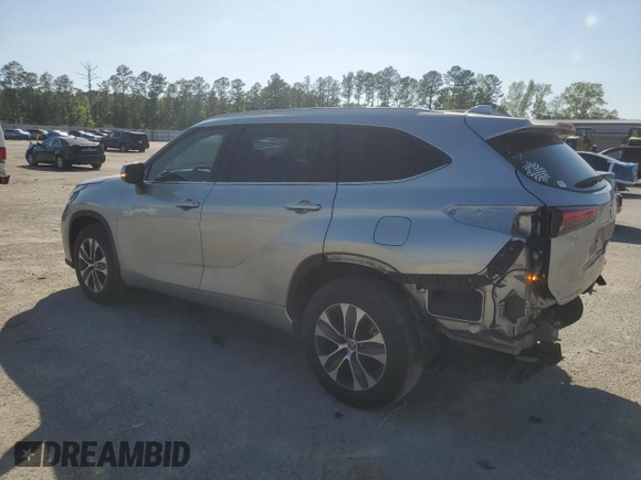 2022 Toyota Highlander XLE z VIN 5TDGZRBH8NS225766, wystawiony jako Copart lot #52007235 z przebiegiem 88 505 mil mil oraz Czysty tytuł • Clean title. Historia ofert i sprzedaży dostępna na DreamBid. Obrazek 2.