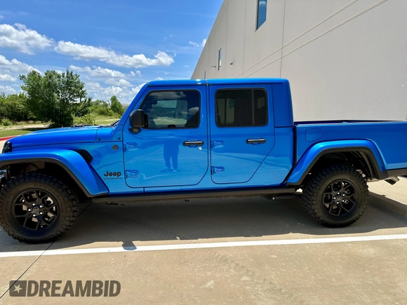 2024 Jeep Gladiator Sport S with VIN 1C6HJTAG0RL123040, listed as a IAAI auction lot 42628429 with 15,046 mi miles and . Bid and sale history available at DreamBid. Image 6.