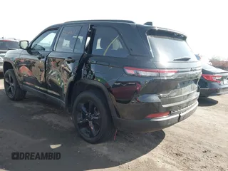 2024 Jeep Grand Cherokee Limited z VIN 1C4RJHBG2R8601244, wystawiony jako IAAI lot #41854002 z przebiegiem 10 606 mil mil oraz . Historia ofert i sprzedaży dostępna na DreamBid. Obrazek 3.