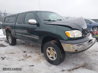 2000 Toyota Tundra SR5 with VIN 5TBBT4415YS019543, listed as a IAAI auction lot 41680668 with 195,173 mi miles. Bid and sale history available at carsss.com. Image 1.