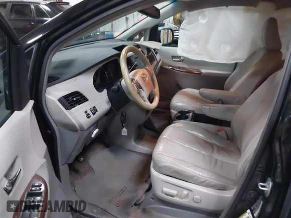 2011 Toyota Sienna XLE AAS with VIN 5TDYK3DC3BS141051, listed as a IAAI auction lot 41741058 with 236,626 mi miles. Bid and sale history available at carsss.com. Image 5.