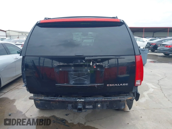 2013 Cadillac Escalade Luxury z VIN 1GYS3BEFXDR127777, wystawiony jako IAAI lot #42390040 z przebiegiem 206 852 mil mil oraz . Historia ofert i sprzedaży dostępna na DreamBid. Obrazek 16.