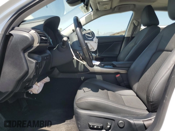 2018 Lexus IS 300 z VIN JTHBA1D22J5077107, wystawiony jako Copart lot #62941135 z przebiegiem 44 754 mil mil oraz Szkoda całkowita • Salvage title. Historia ofert i sprzedaży dostępna na DreamBid. Obrazek 7.