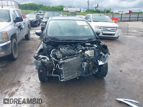 2016 Nissan Versa S z VIN 3N1CN7AP3GL907876, wystawiony jako IAAI lot #42134165 z przebiegiem 75 869 mil mil oraz . Historia ofert i sprzedaży dostępna na DreamBid. Obrazek 13.